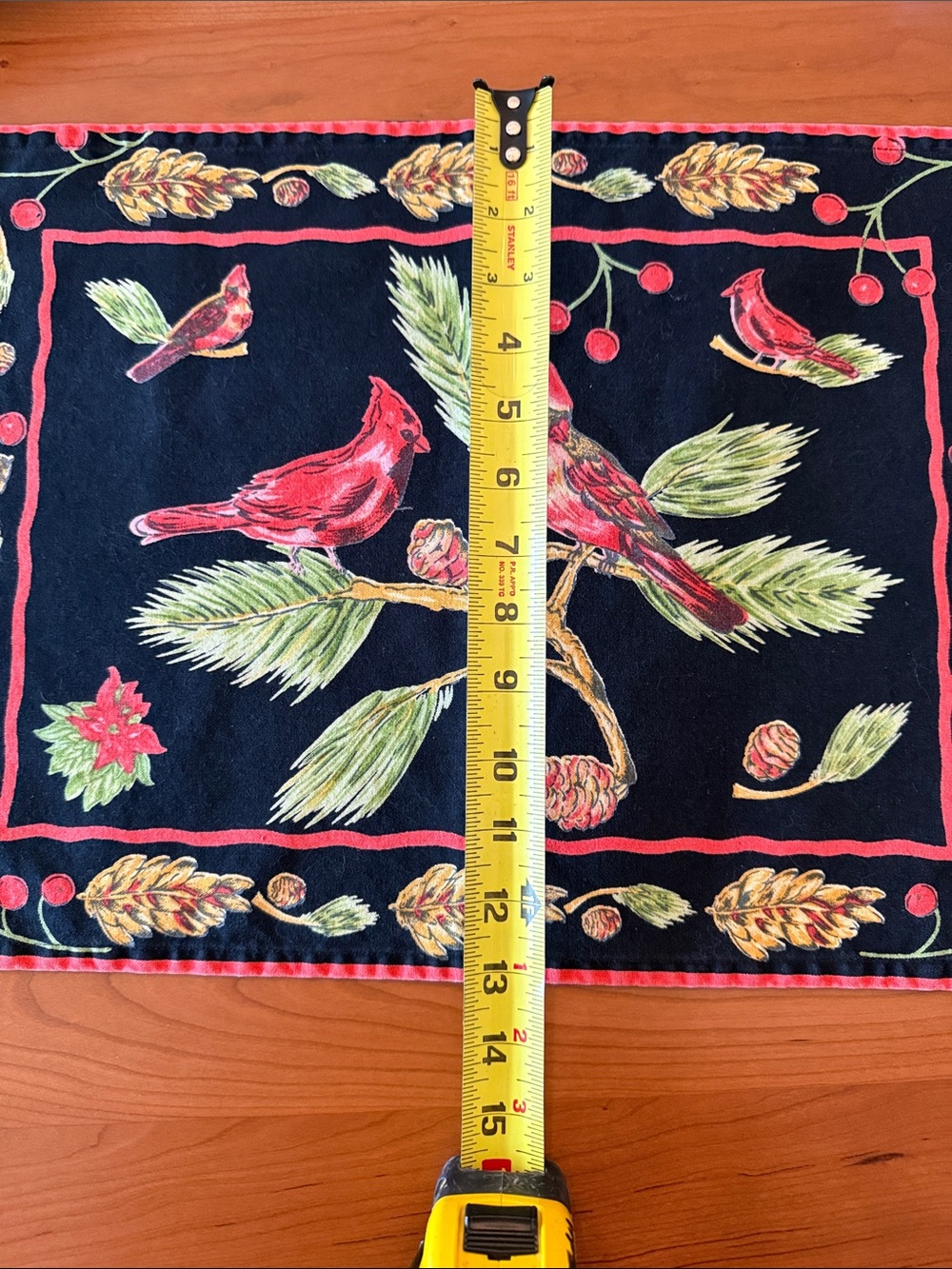 April Cornell holiday cardinal placemats with matching napkins - Picture 4 of 12